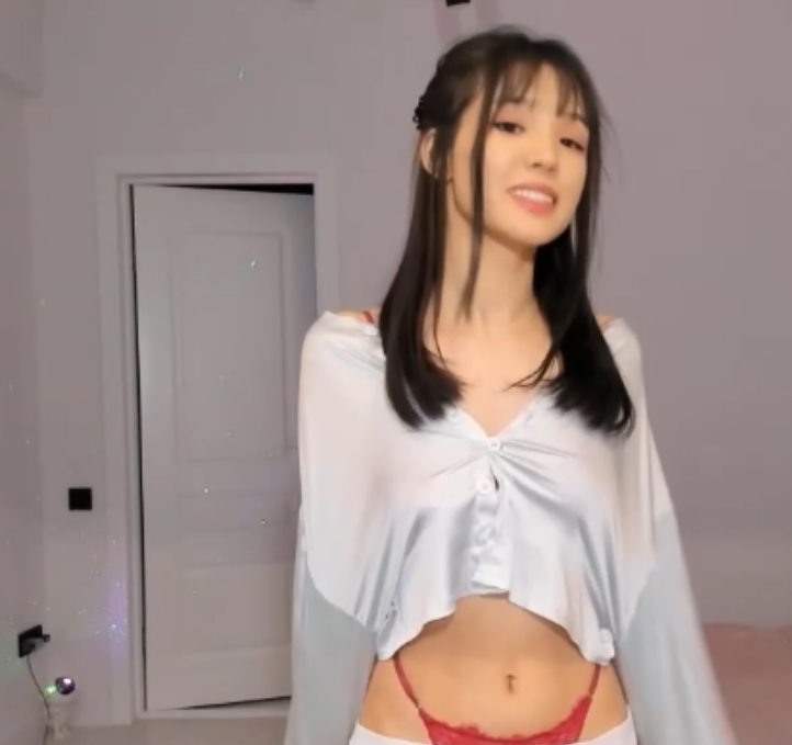 部精心制作的视频，源码独家发布，内容丰富精编，大小5v+10.71g，存放在百度盘上，需要自行打包下载。这部臻藏之作让人流连忘返，每一个视频都充满创意和想象力，绝对是一部不容错过的精品之作。