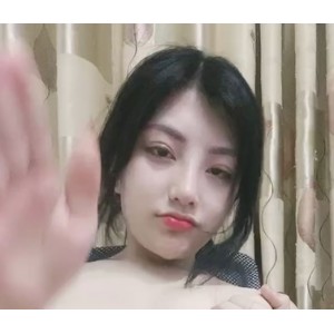 独特魅力大罩杯女友，某处弄净感觉视频1V+8P，总大小765MB百度盘