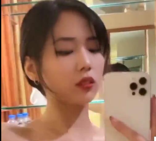 天花板颜值女主，短视频爆弄养眼校花，观看享受