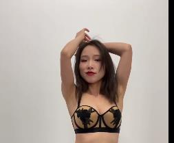 露脸自拍！快手小雪儿定制视频10V-1.1G，道具秀惊艳上线