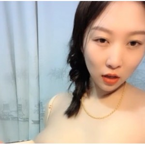 温馨气质奶妈：聊天挤馒头，传递家庭温暖