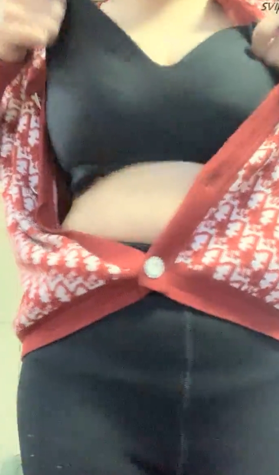 温馨气质奶妈：聊天挤馒头，传递家庭温暖