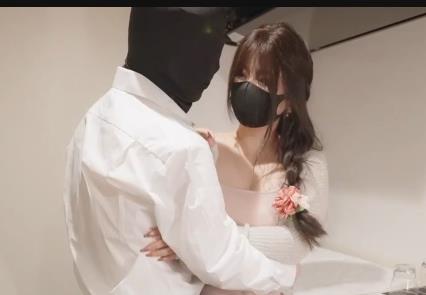 Nana_taipei按摩[1V1.1G]：火爆福利姬娜娜的按摩作品，包含车灯、包包和剧情！