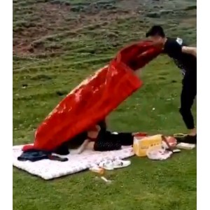 小雪公共场所互动视频大开眼界，餐厅厕所互动稀缺解压方式