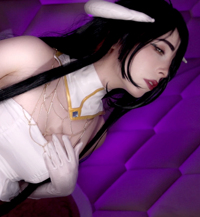 llyRedWolf粉丝们的福利，也是对Cosplay爱好者们的一次难得的收藏机会。无论是想要欣赏MollyRedWolf的精彩表演，还是想要学习她的Cosplay技术，这个合集都能满足你的需求。不要再犹豫了，赶快点击百度搜索，找到ED2K链接，下载这个女神CoserMollyRedWolf合集105v145g补，让你的Cosplay世界更加精彩！