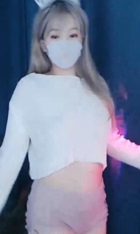 云、ED2K等多种下载方式都支持。这样一份精彩的合集视频，不仅可以让粉丝们回味经典的直播内容，也能让新粉丝更好地了解小雅的风采。快来收藏这份虎牙主播擦边尺度合集，体验不一样的直播乐趣吧！