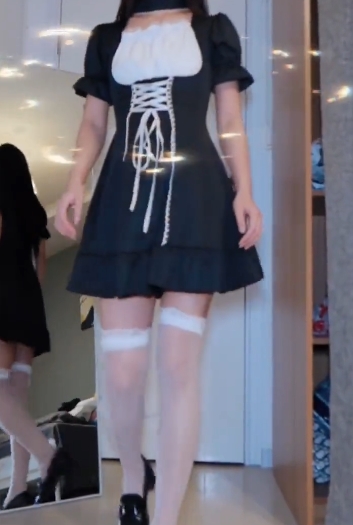 青春无敌！董香热舞合集，32个视频总大小72.8M，抖音风BGM带你感受小乖乖女的姿势魅力！