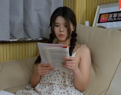 城里读书女孩L莉自拍《喜鹊继父！1V535M》22分钟剧情，引发道德思考下载观看