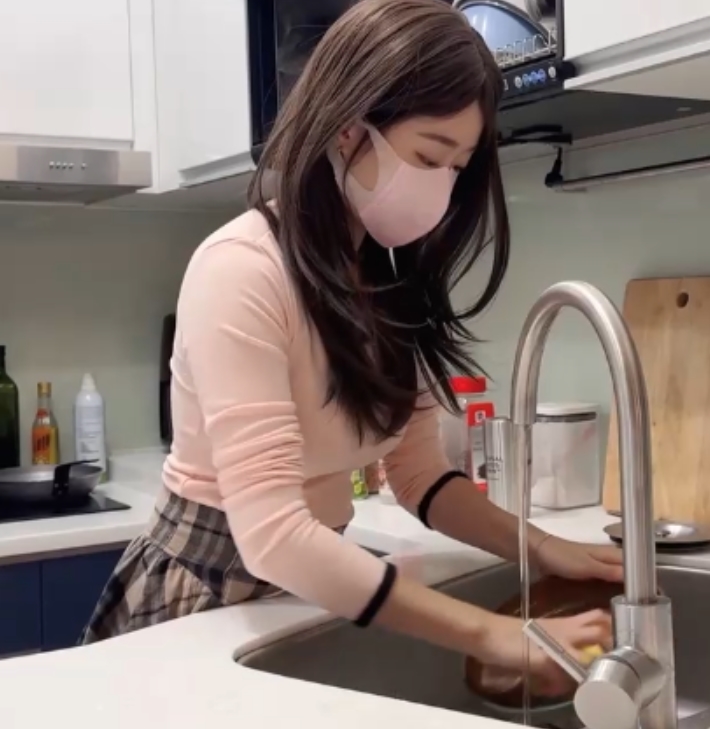 瑜伽教练Ellie激励视频合集，包含758个精彩片段，助力学生成长与收藏！