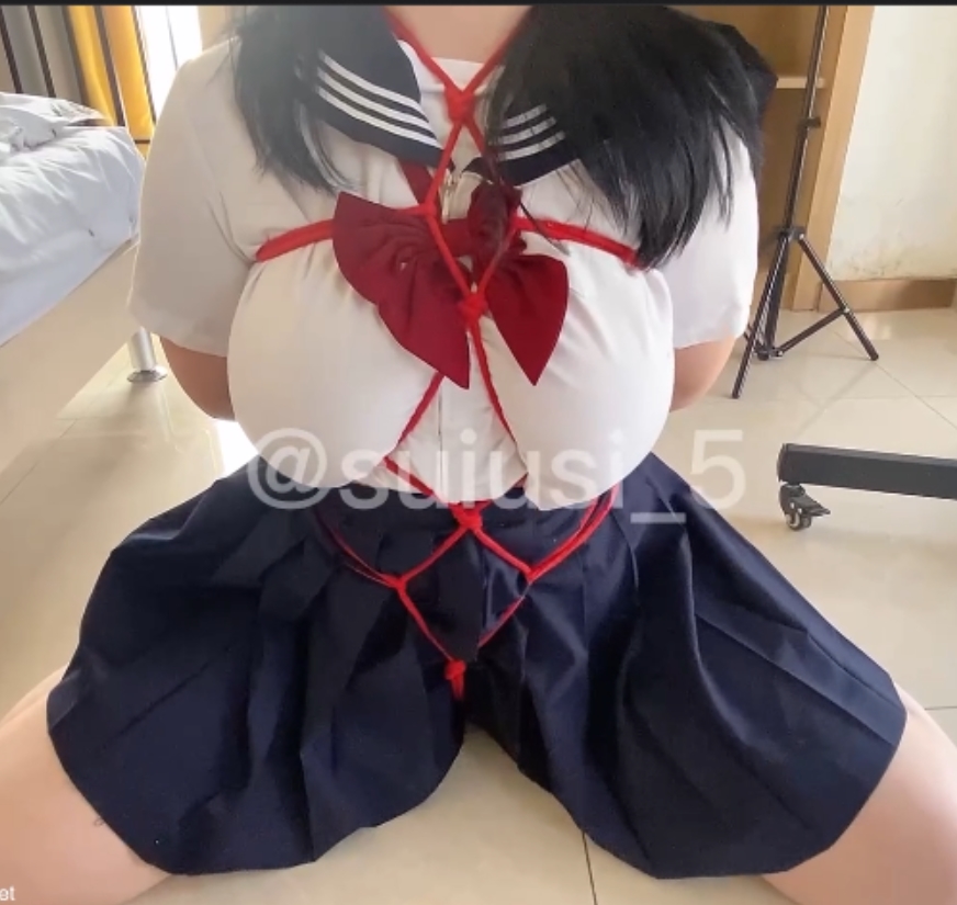 大罩杯胖臀福利姬suiusi视频合集，365v19.2G，收藏101，百度ED2K下载！