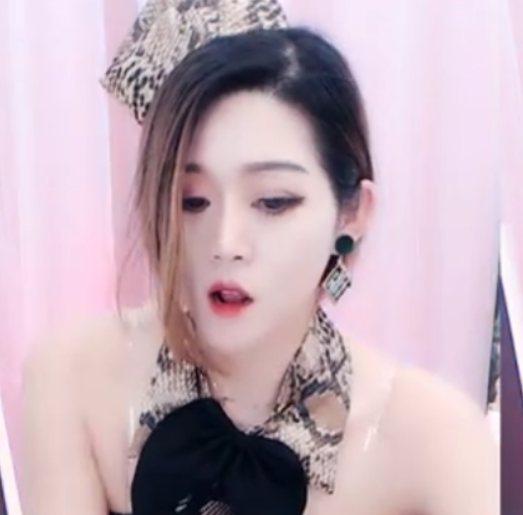 虎牙HD王妃最新千元定制热舞合集38V1.04G，跳舞诱惑无尺度影子舞