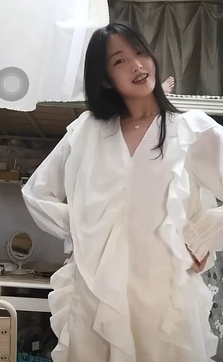 抖音精彩合集《疯狂抖音10》美女作死展示82V1.38G，疯狂裤裤秀