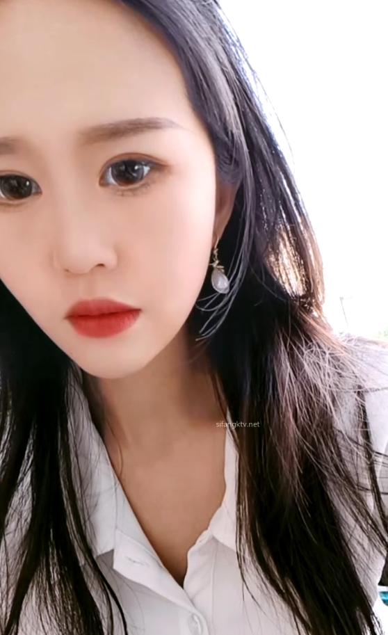 街拍乌苏儿野外38部16.4G厕所战神太顶了