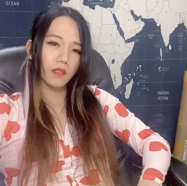 磁力链TS@CharlotteNiya深夜向情感合集129部18g银灰短发喉结震颤含7场夜聊双人游戏+吃棉棒哽咽实录