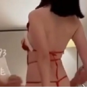 推特Nina小蜜桃劲爆多人互动多部合集2.2G