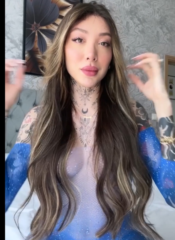 伪娘EmaMoscardini推特93部16G合集太会玩了