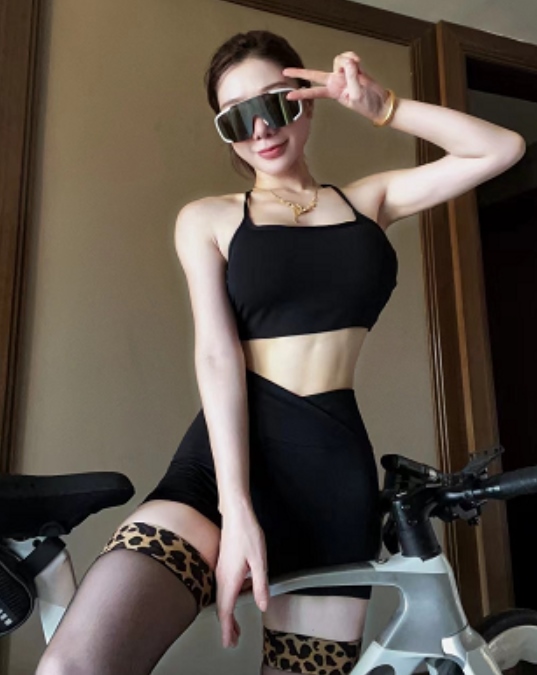 抖音皇阿玛珍藏版私密视频1v11.1G