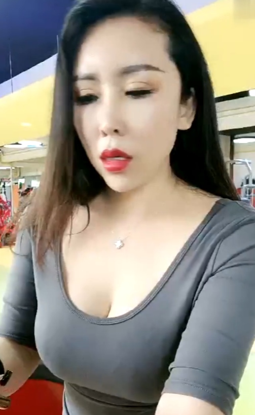 推特蜜桃御姐直播视频27部15.2G风情万种