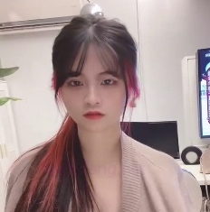 闺蜜私拍小美28部热舞视频165M火辣身材太惹火